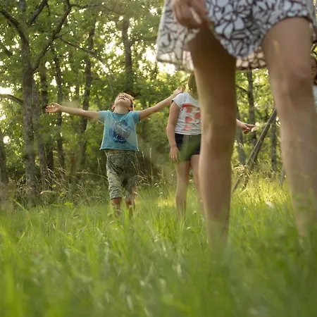 Kompleks wypoczynkowy Le Bois De Faral *