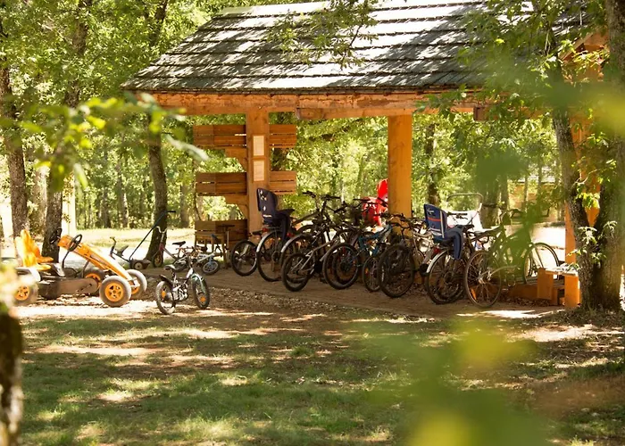 Le Bois De Faral Le Bastit